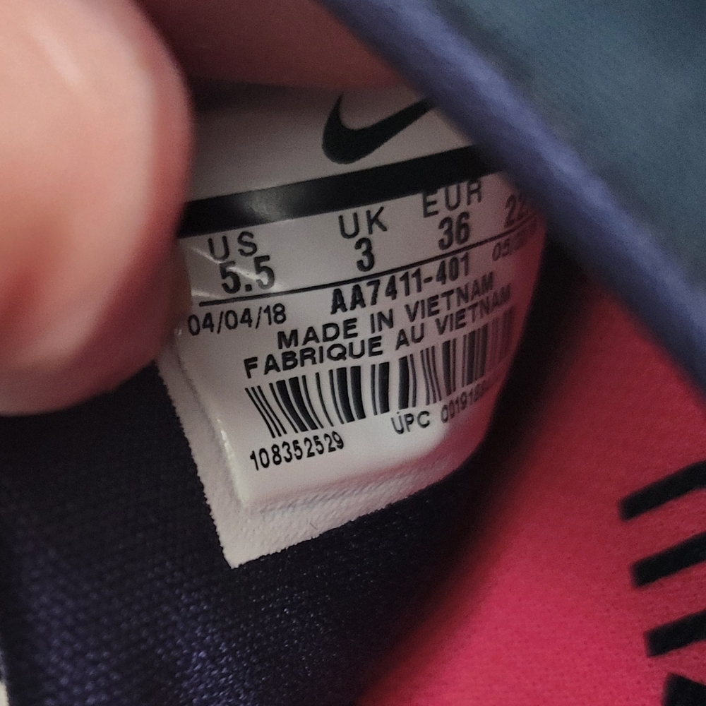 Woman's Nike Blue and Pink Rival Running Shoes Size 5.5 - Picture 13 of 13